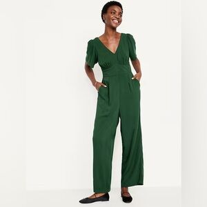NWT! Hunter Green Waist-Defined Puff-Sleeve Jumpsuit 🍭